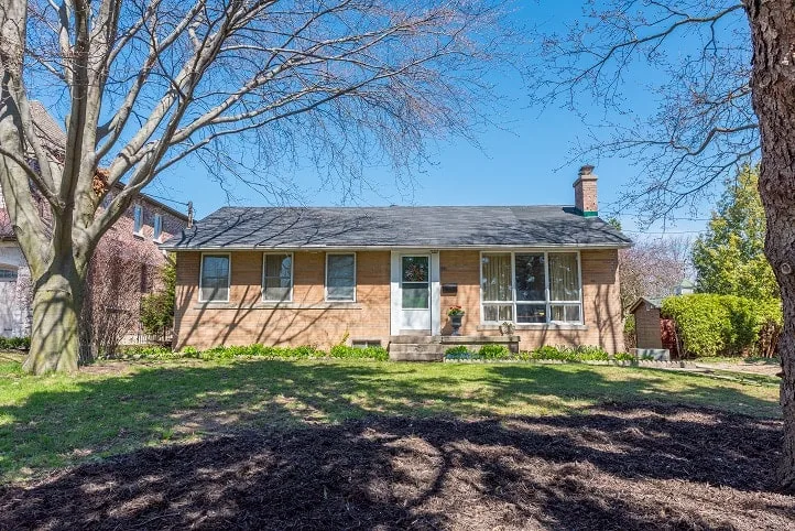 Bungalow and large front lot at 143 Harding Boulevard East in Richmond Hill