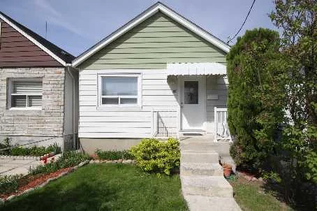 Front exterior of the archived Laxis Avenue property