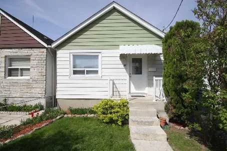 Front exterior of the archived Laxis Avenue property